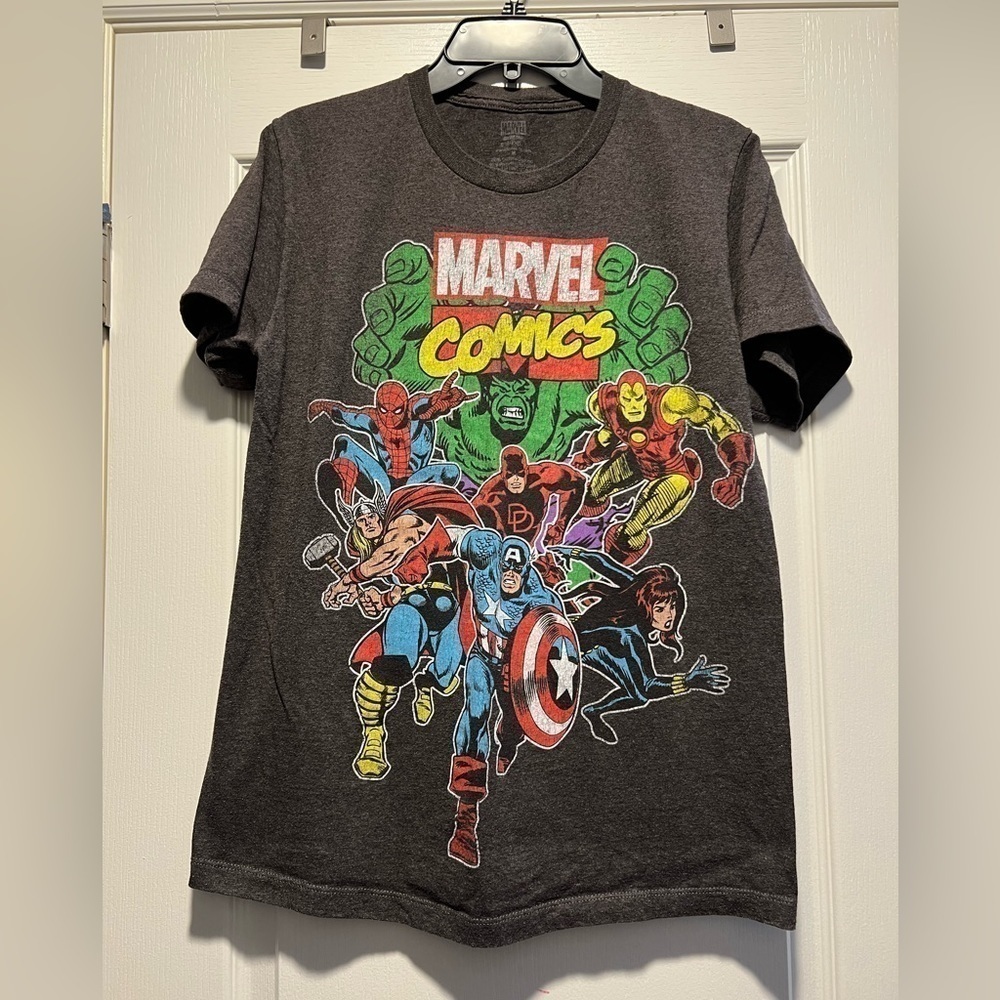 Men’s Marvel Comics gray T-shirt. Size Medium